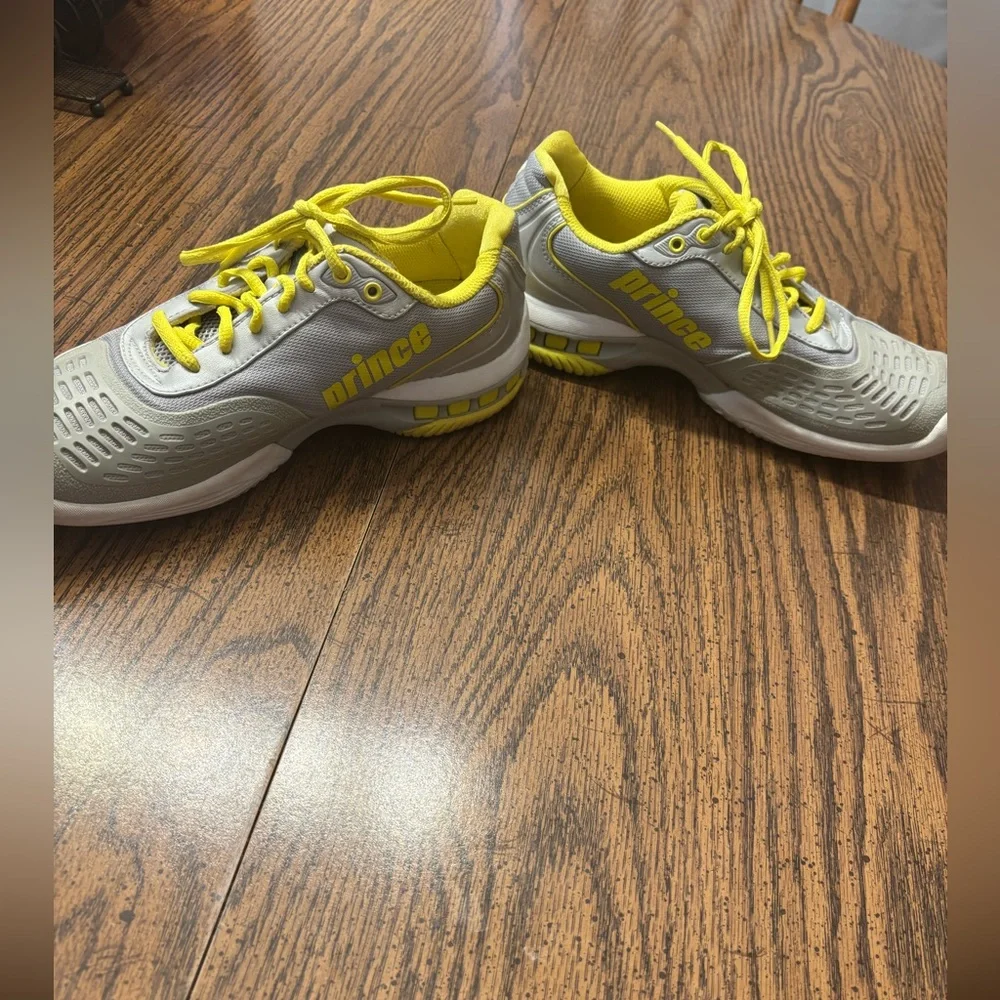 Women’s Prince tennis shoes 9.5 - Picture 2 of 7